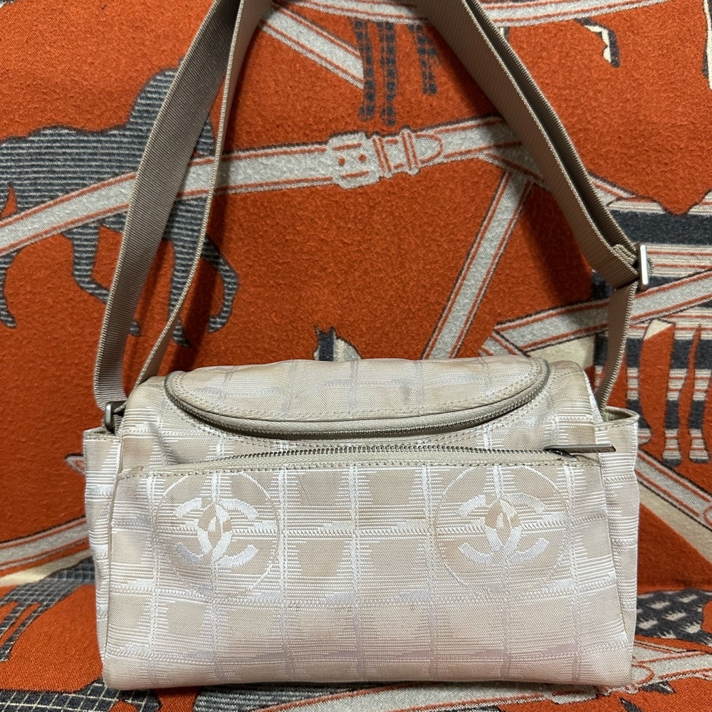 CHANEL Cream Shoulder Bag